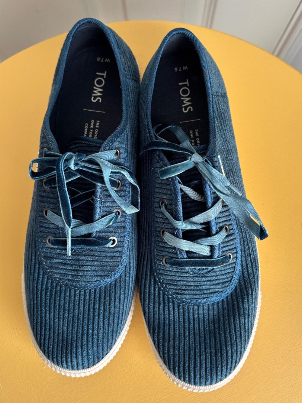 Toms Blue Carmel Corduroy Tie Sneaker Size 7.5W